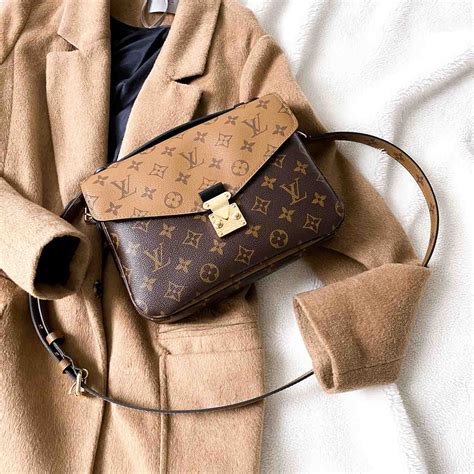 louis vuitton pochette metis celebrity|louis vuitton pochette metis fashionphile.